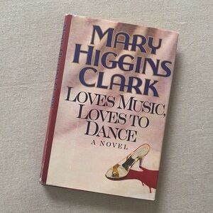 4 /$20- Vintage Mary Higgins Clark Novel - Loves Music, Loves to Dance
